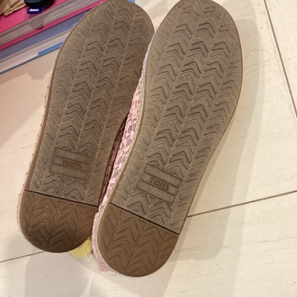 Super cute done in a quality punk blossom lace Perfect for everyday wear. - Picture 2 of 2